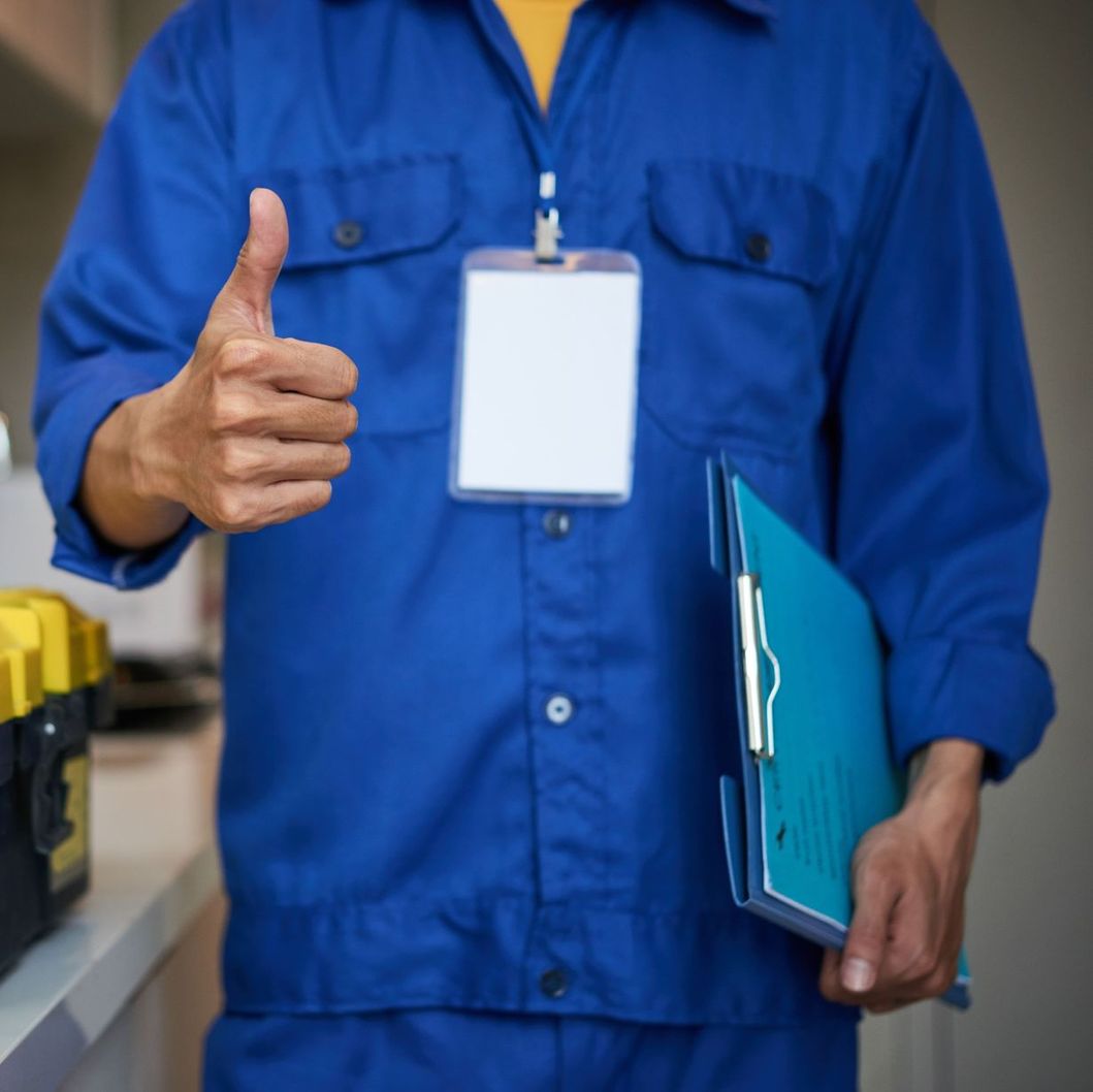 trabajador de azul